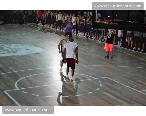 那段被尘封的录像,记录了凡人挑战“神”的几分钟:李观洋vs科比的篮球史诗